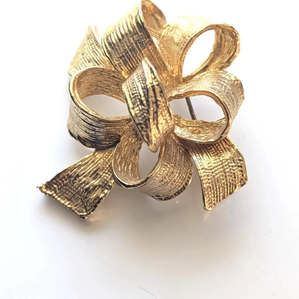 Brooch - Picture 1 of 5